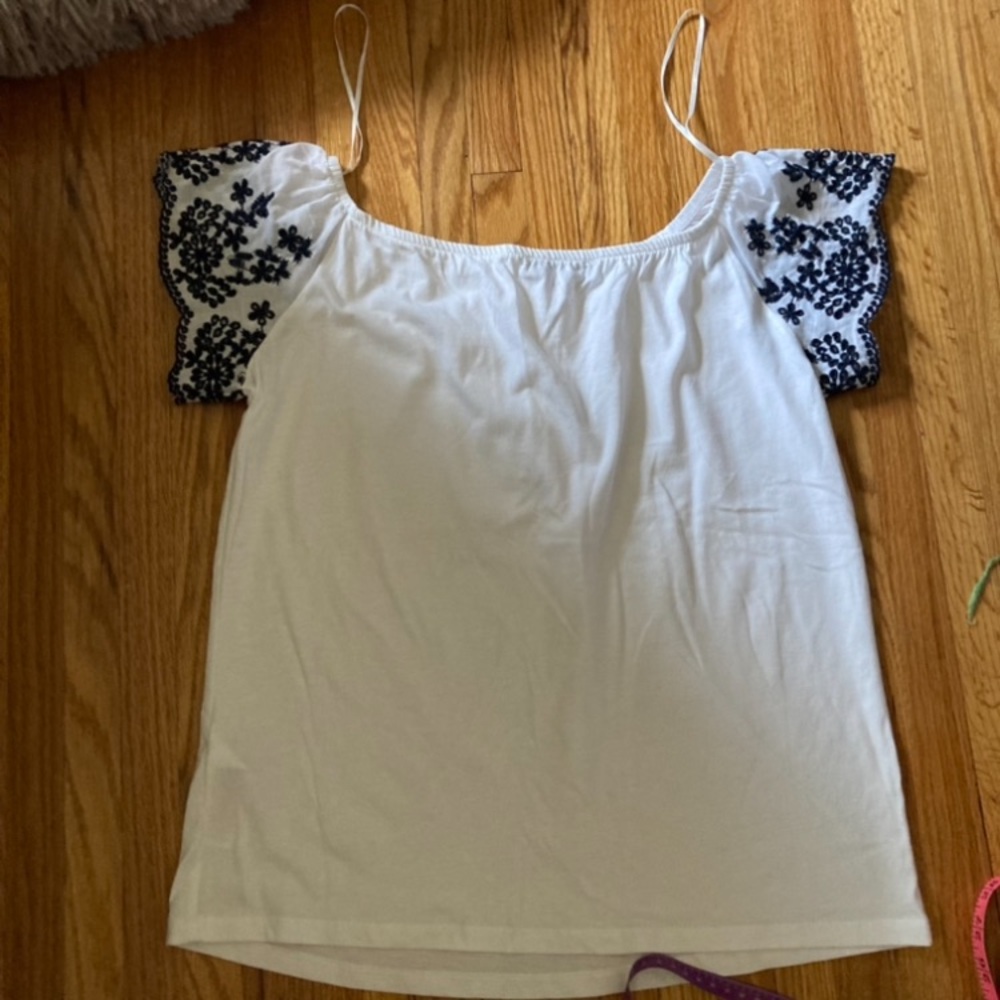 F&F White Navy Blue Embroidered Eyelet Flutter Cap Sleeve Top Women’s Size S